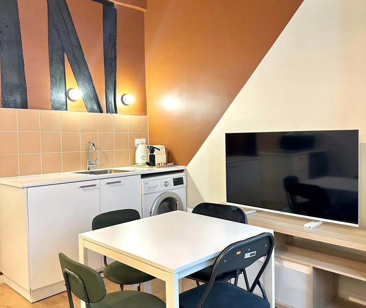 Cozy Apartment Near Pompidou Marais In Vertus Paris France